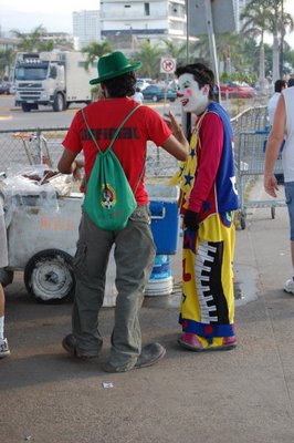 [clowns.jpg]