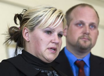 [0304slainsoldierwife364.jpg]