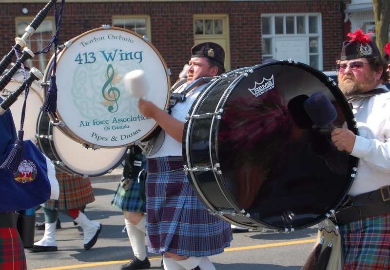 [thebigguysattheback.jpg]